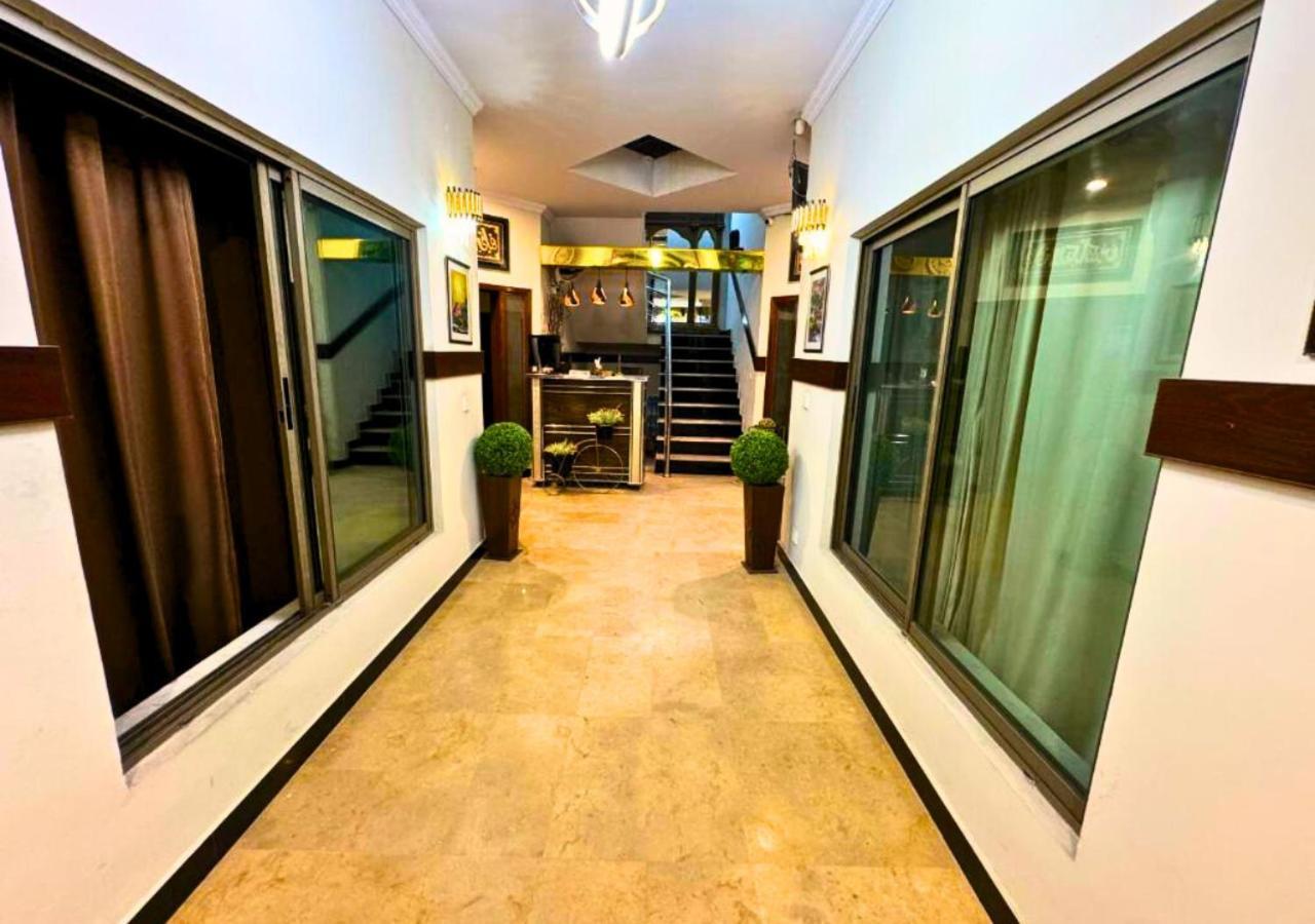 Doves Inn Hotel Kalma Chowk Лахор Екстериор снимка
